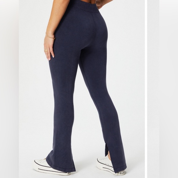 Fabletics Cloud Seamless Split Flare Set - Picture 6 of 6